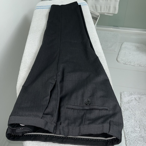 Hugo Boss Dress Pants, Charcoal. VGUC. 100% Virgin Wool waist 32” inseam 31” - Picture 7 of 16